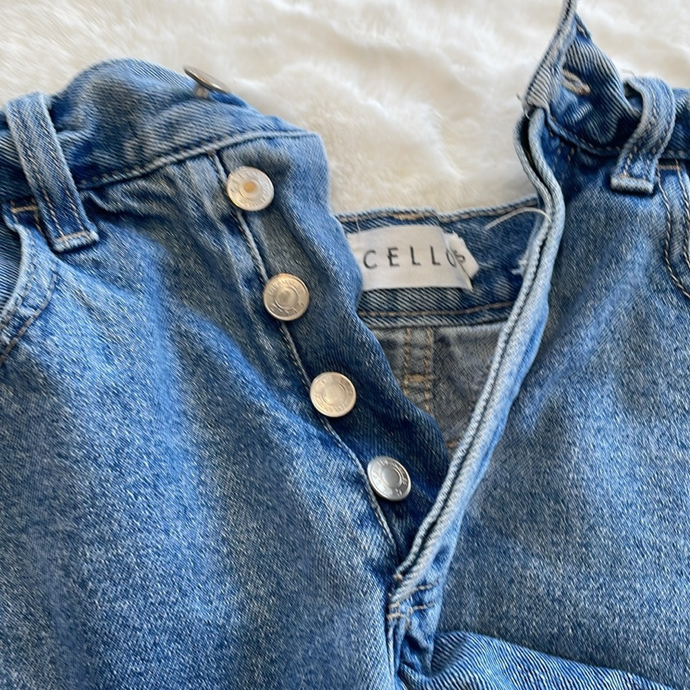 Cello Jean shorts size small! In excellent condition! - Picture 5 of 6